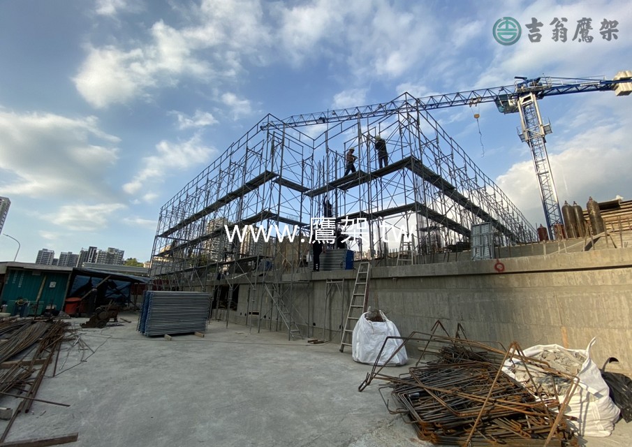 台北灣 四季-1.jpg 2014-吉翁鷹架-CNS4750施工架-台北灣 四季
